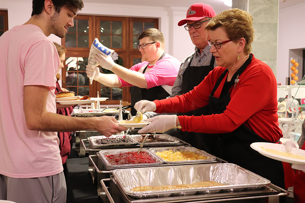 students-prep-for-finals-with-late-night-breakfast-more-muskingum