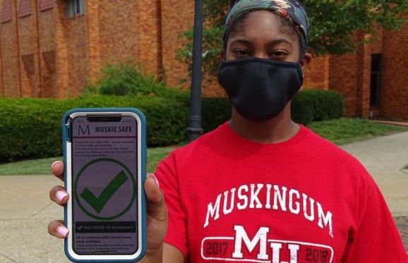 student shows off new Muskie Safe app on her phone